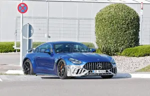 Mercedes-AMG GT 63 Performance non elettrificata - Foto spia 21-03-2024 - 3