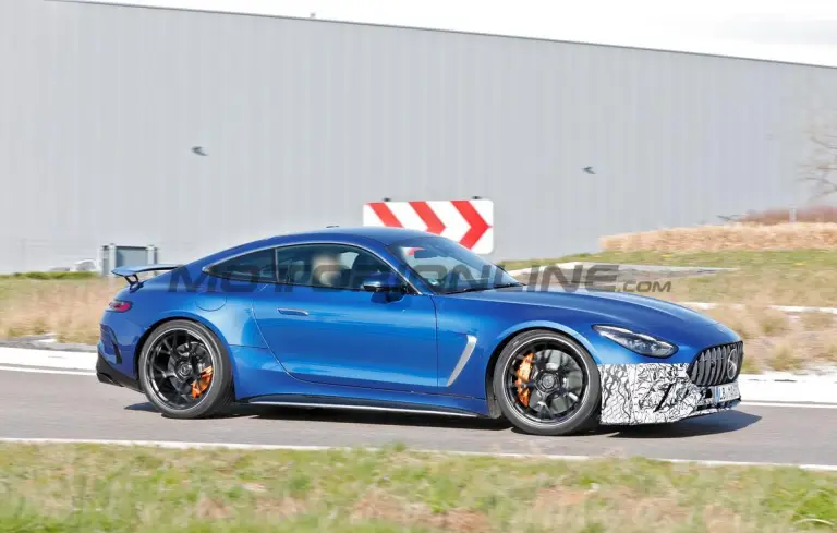 Mercedes-AMG GT 63 Performance non elettrificata - Foto spia 21-03-2024 - 7