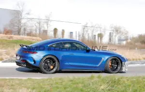 Mercedes-AMG GT 63 Performance non elettrificata - Foto spia 21-03-2024 - 5