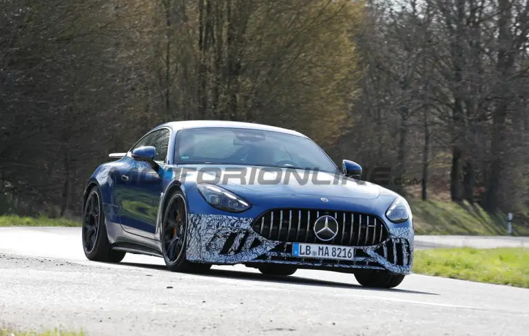 Mercedes-AMG GT 63 Performance non elettrificata - Foto spia 21-03-2024 - 12