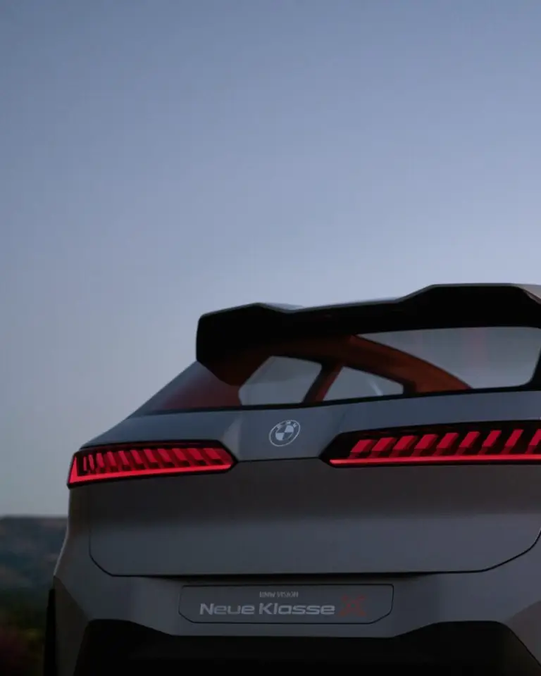 BMW Vision Neue Klasse X - 12