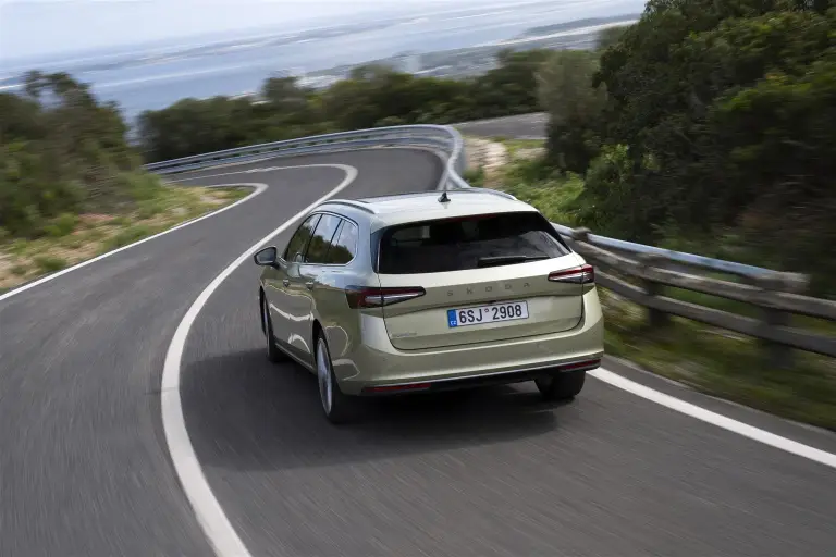 Skoda Superb Wagon 2024 - 21