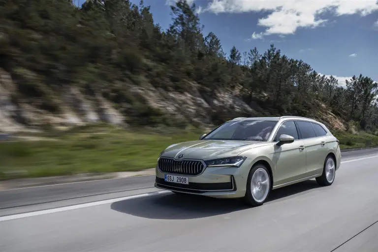 Skoda Superb Wagon 2024 - 27