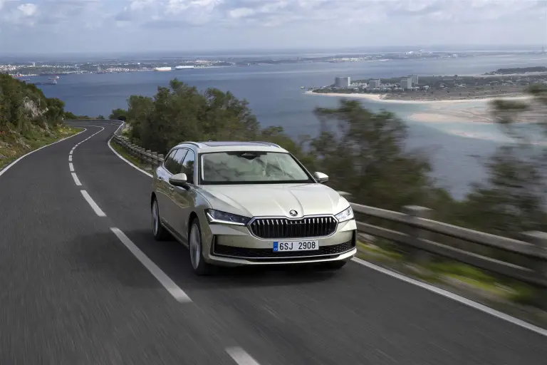 Skoda Superb Wagon 2024 - 19