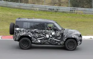 Land Rover Defender Octa - Foto spia 28-03-2024 - 12