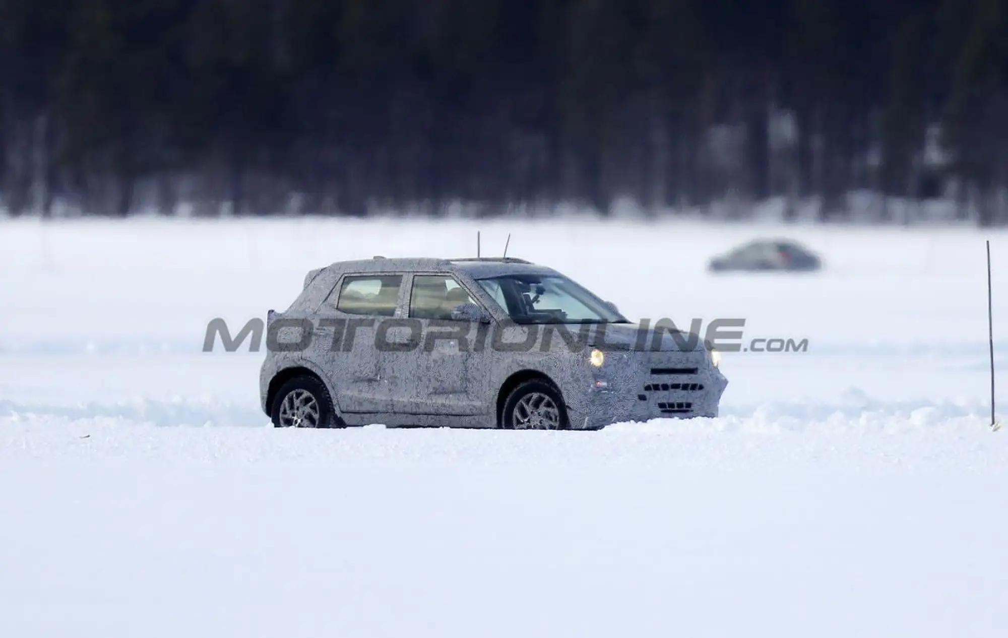 Mahindra XUV 400 2024 - Foto spia 29-03-2024 - 2