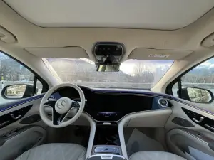Mercedes EQS - 12