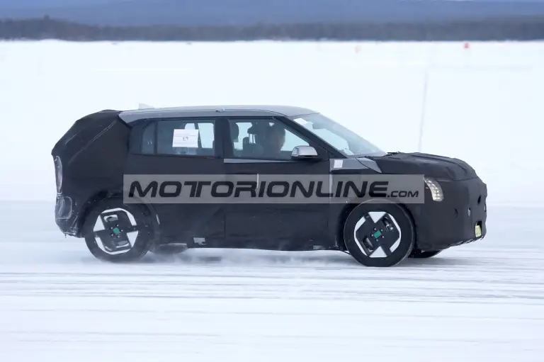 Kia EV3 - Foto spia 12-4-2024 - 8