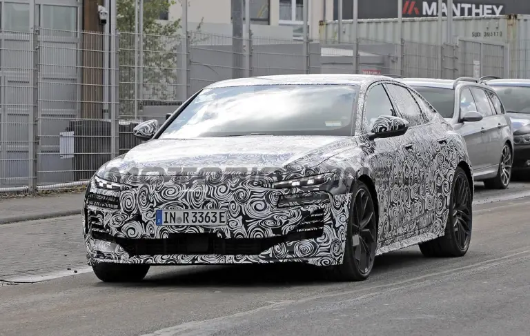 Audi S6 e-tron e RS6 e-tron - Foto spia 22-04-2024 - 1