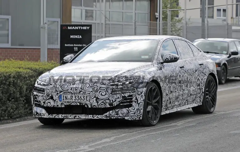 Audi S6 e-tron e RS6 e-tron - Foto spia 22-04-2024 - 2