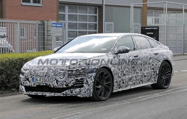 Audi S6 e-tron e RS6 e-tron - Foto spia 22-04-2024 - 3