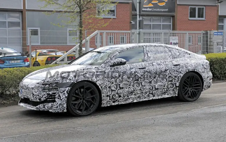 Audi S6 e-tron e RS6 e-tron - Foto spia 22-04-2024 - 4