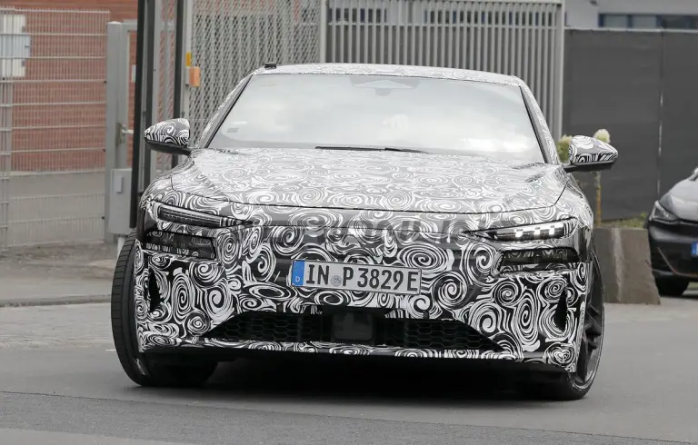 Audi S6 e-tron e RS6 e-tron - Foto spia 22-04-2024 - 10