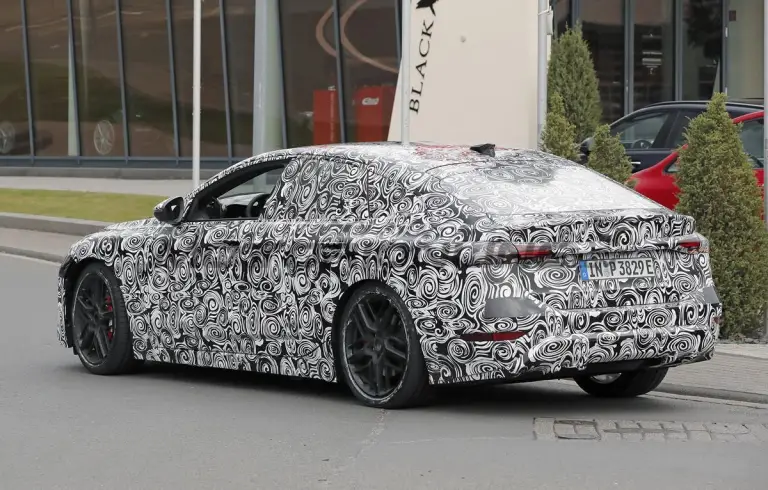Audi S6 e-tron e RS6 e-tron - Foto spia 22-04-2024 - 18