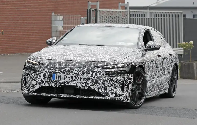 Audi S6 e-tron e RS6 e-tron - Foto spia 22-04-2024 - 14
