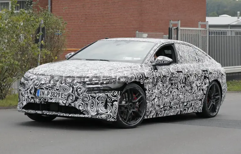 Audi S6 e-tron e RS6 e-tron - Foto spia 22-04-2024 - 11