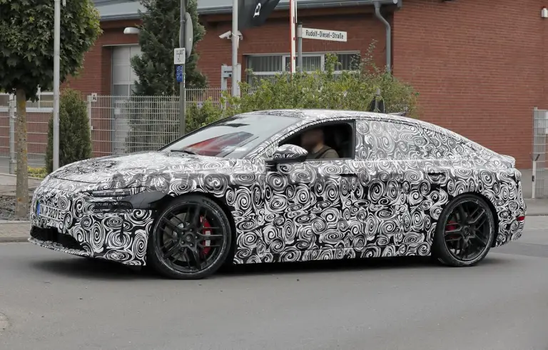 Audi S6 e-tron e RS6 e-tron - Foto spia 22-04-2024 - 15