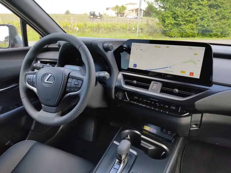 Lexus UX 300h - Prova Bordeaux - 26