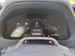 Lexus UX 300h - Prova Bordeaux