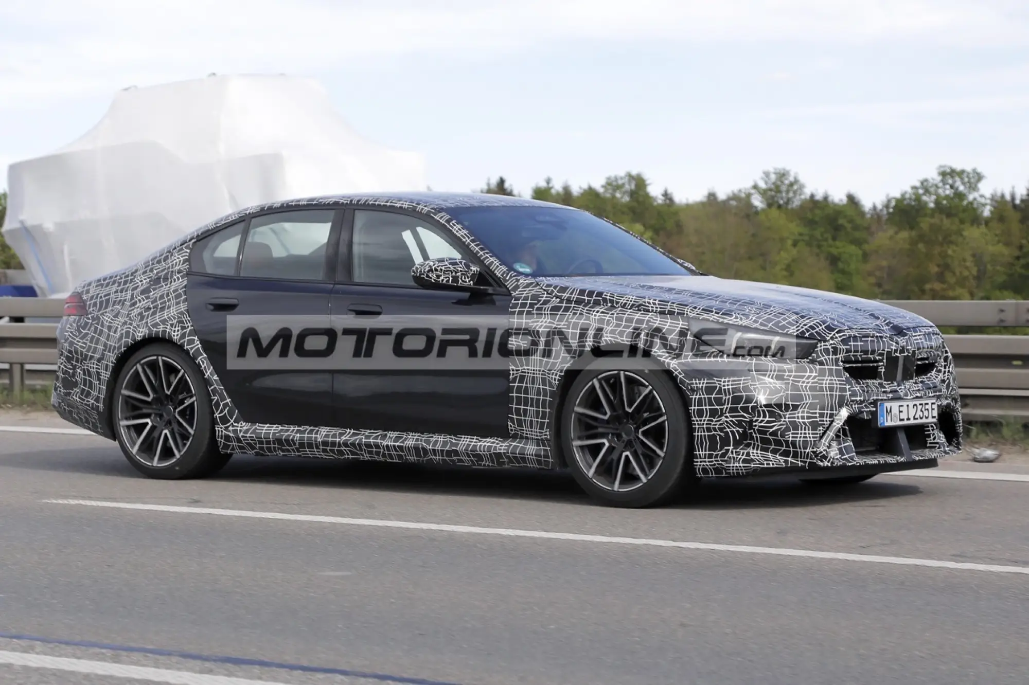 BMW M5 - Foto spia 7-5-2024 - 6