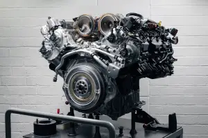 Bentley Ultra Performance Hybrid - 2