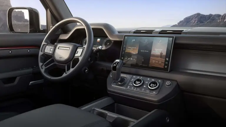 Land Rover Defender 2024 - 17