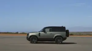 Land Rover Defender 2024