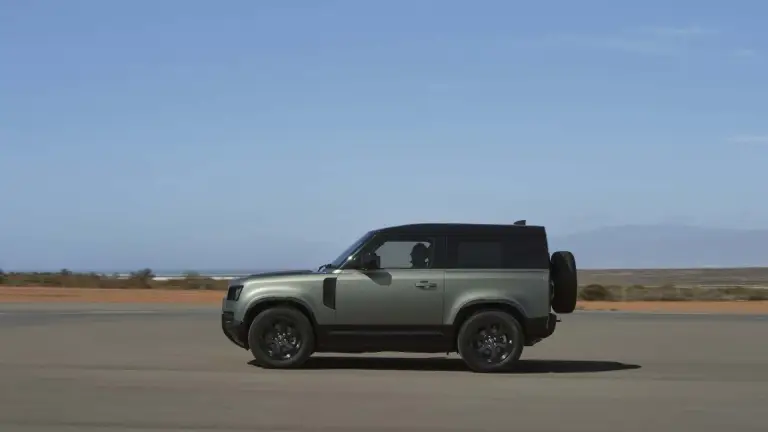 Land Rover Defender 2024 - 16