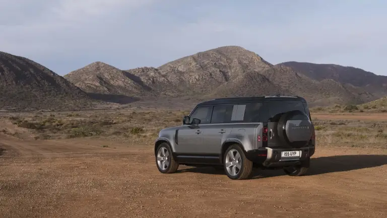 Land Rover Defender 2024 - 22