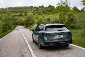 Volkswagen Tiguan 2024 e Passat 2024 - Prime impressioni