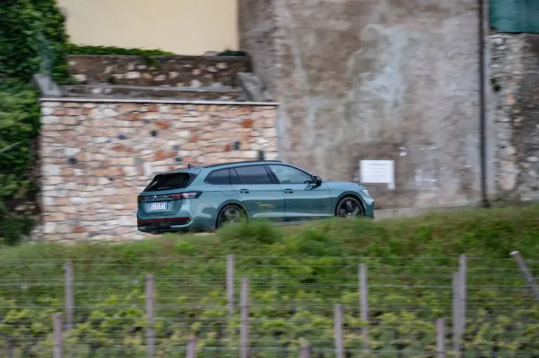 Volkswagen Tiguan 2024 e Passat 2024 - Prime impressioni - 20