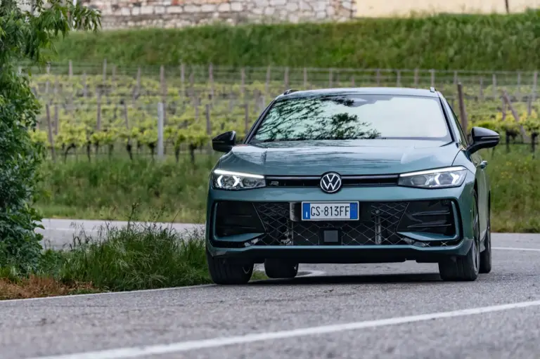 Volkswagen Tiguan 2024 e Passat 2024 - Prime impressioni - 16