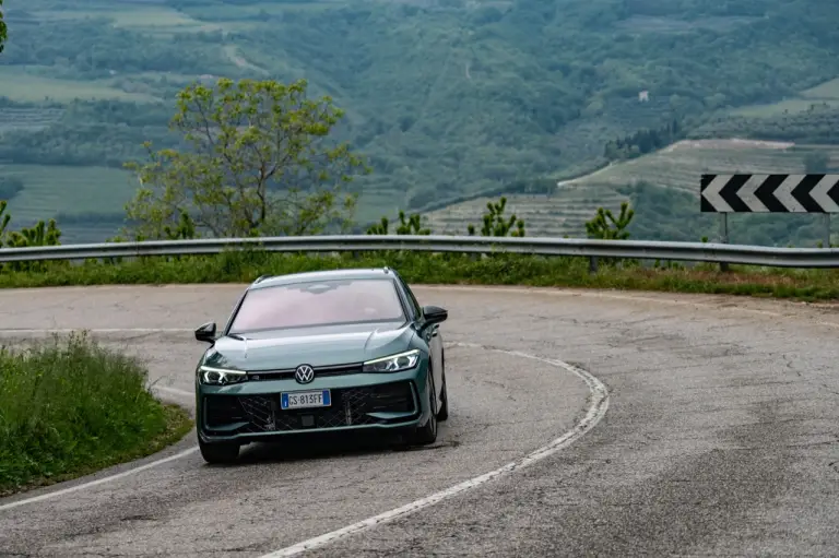 Volkswagen Tiguan 2024 e Passat 2024 - Prime impressioni - 18