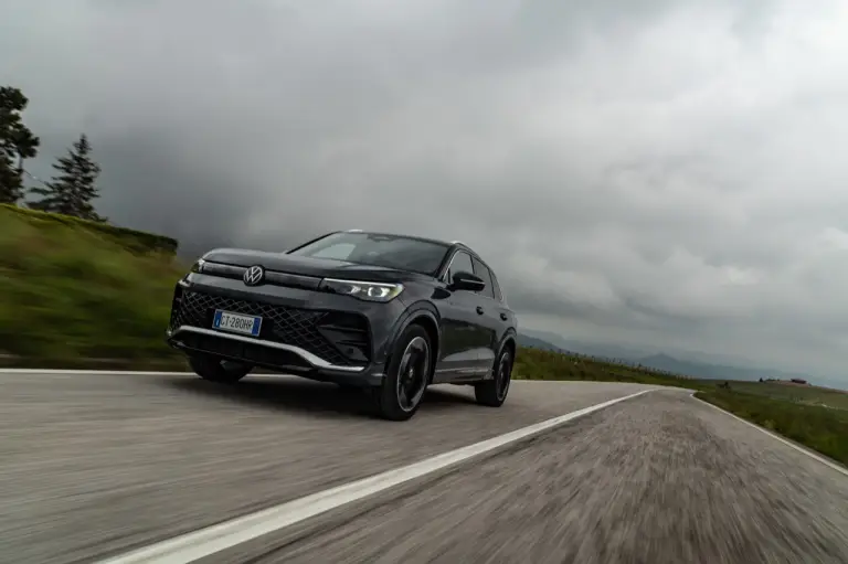 Volkswagen Tiguan 2024 e Passat 2024 - Prime impressioni - 65