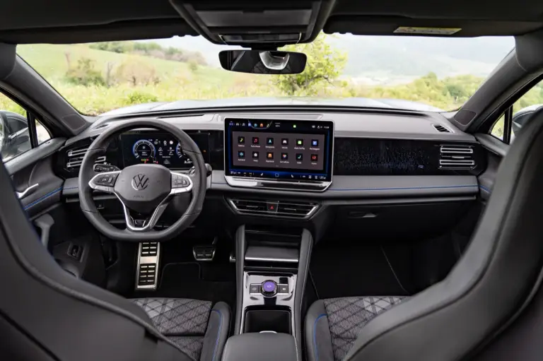 Volkswagen Tiguan 2024 e Passat 2024 - Prime impressioni - 77
