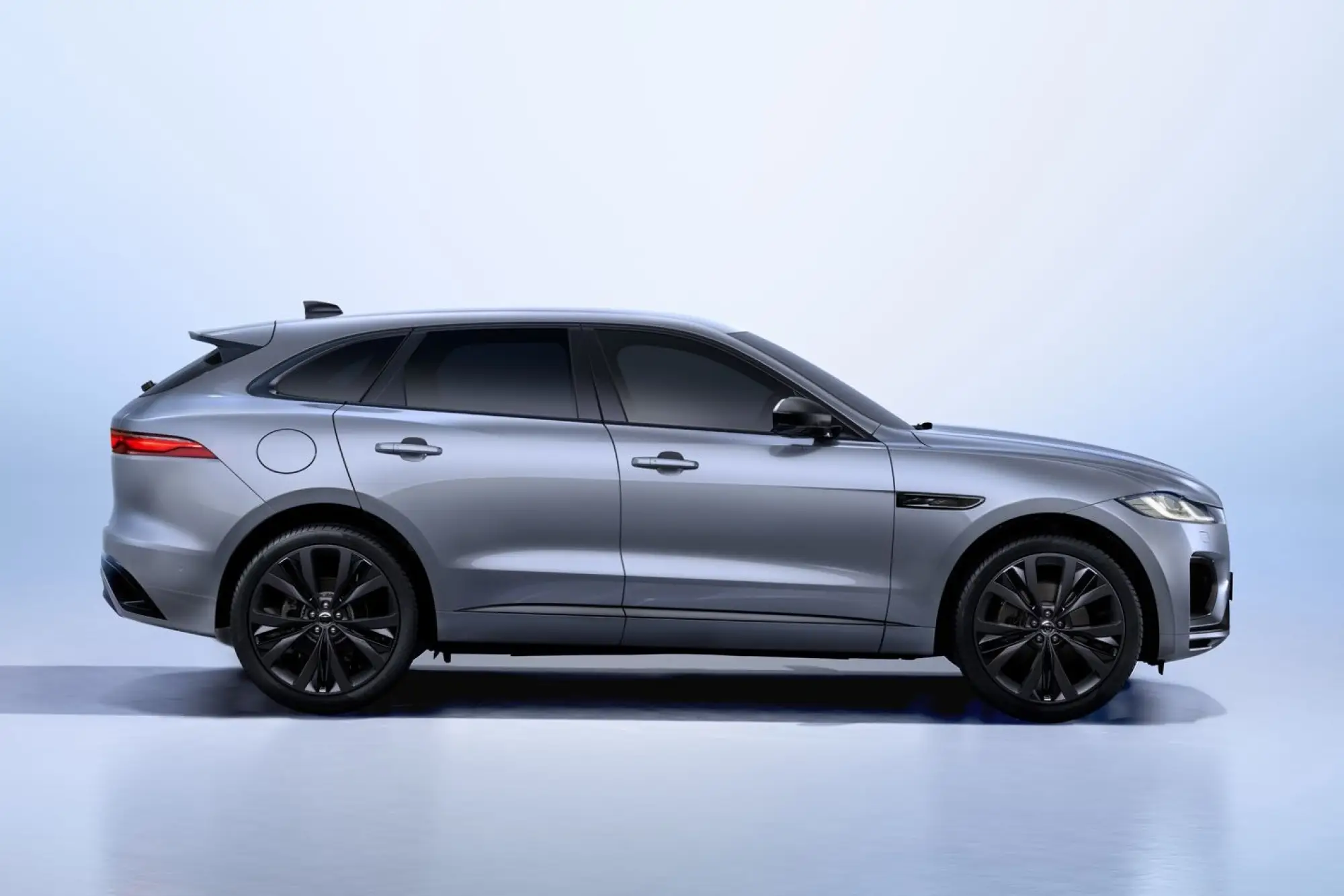 Jaguar F-Pace 90th Anniversary Edition - 3