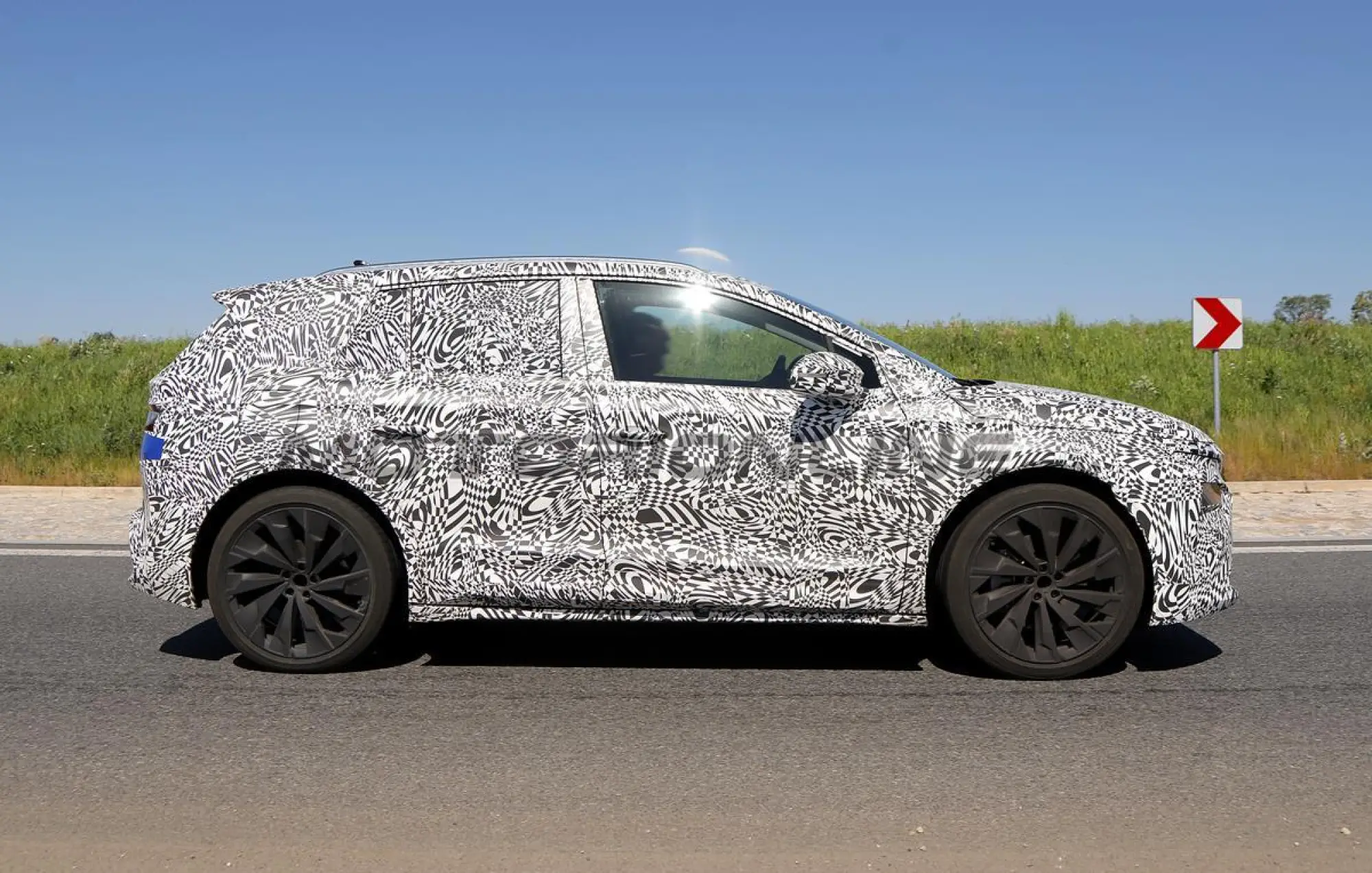 Skoda Elroq - Foto spia 16-05-2024 - 6