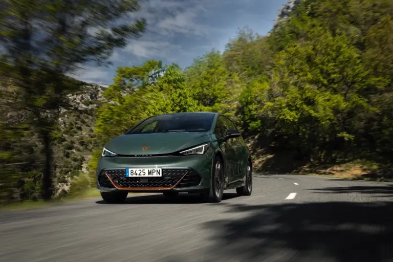 Cupra Born VZ - Foto dinamiche - 2