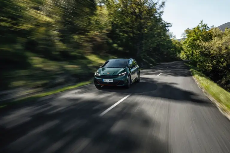 Cupra Born VZ - Foto dinamiche - 21