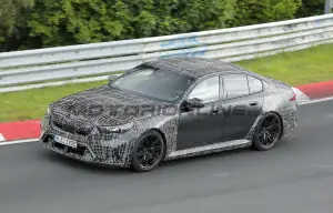 BMW M5 2025 - Foto spia 23-05-2024 - 9
