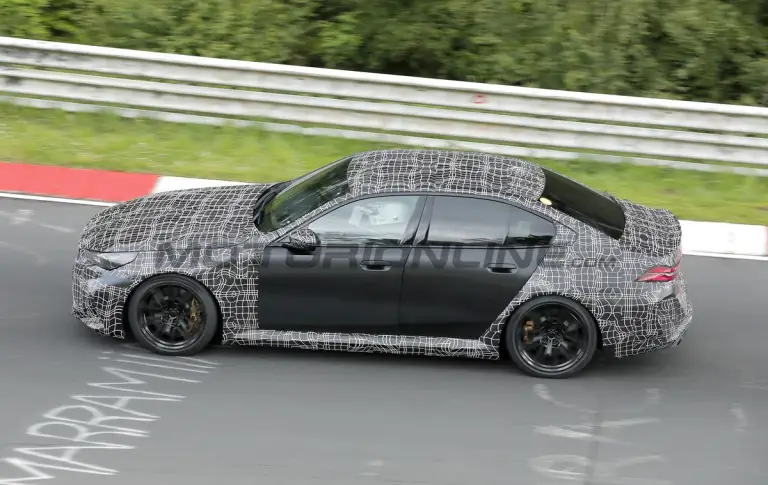 BMW M5 2025 - Foto spia 23-05-2024 - 3