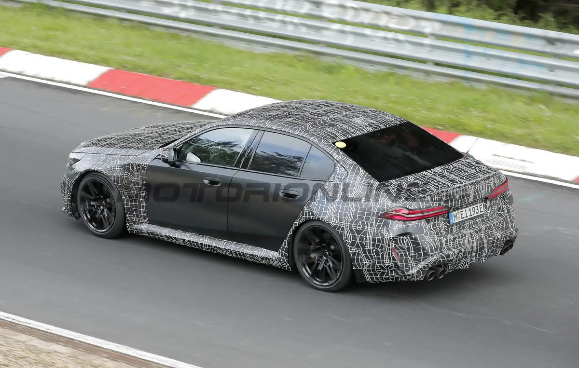 BMW M5 2025 - Foto spia 23-05-2024 - 4