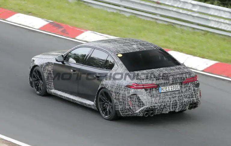 BMW M5 2025 - Foto spia 23-05-2024 - 5