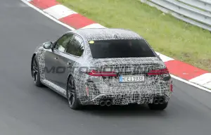 BMW M5 2025 - Foto spia 23-05-2024 - 10