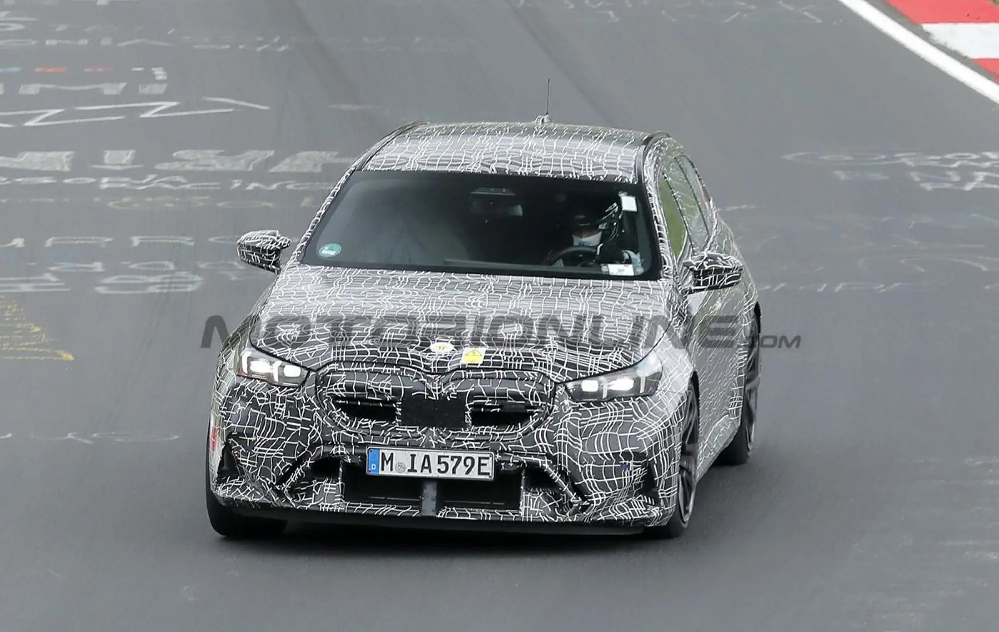 BMW M5 2025 - Foto spia 23-05-2024 - 6