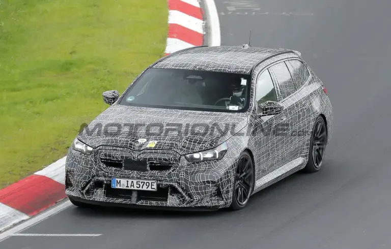 BMW M5 2025 - Foto spia 23-05-2024 - 7