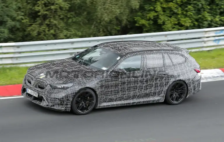 BMW M5 2025 - Foto spia 23-05-2024 - 11