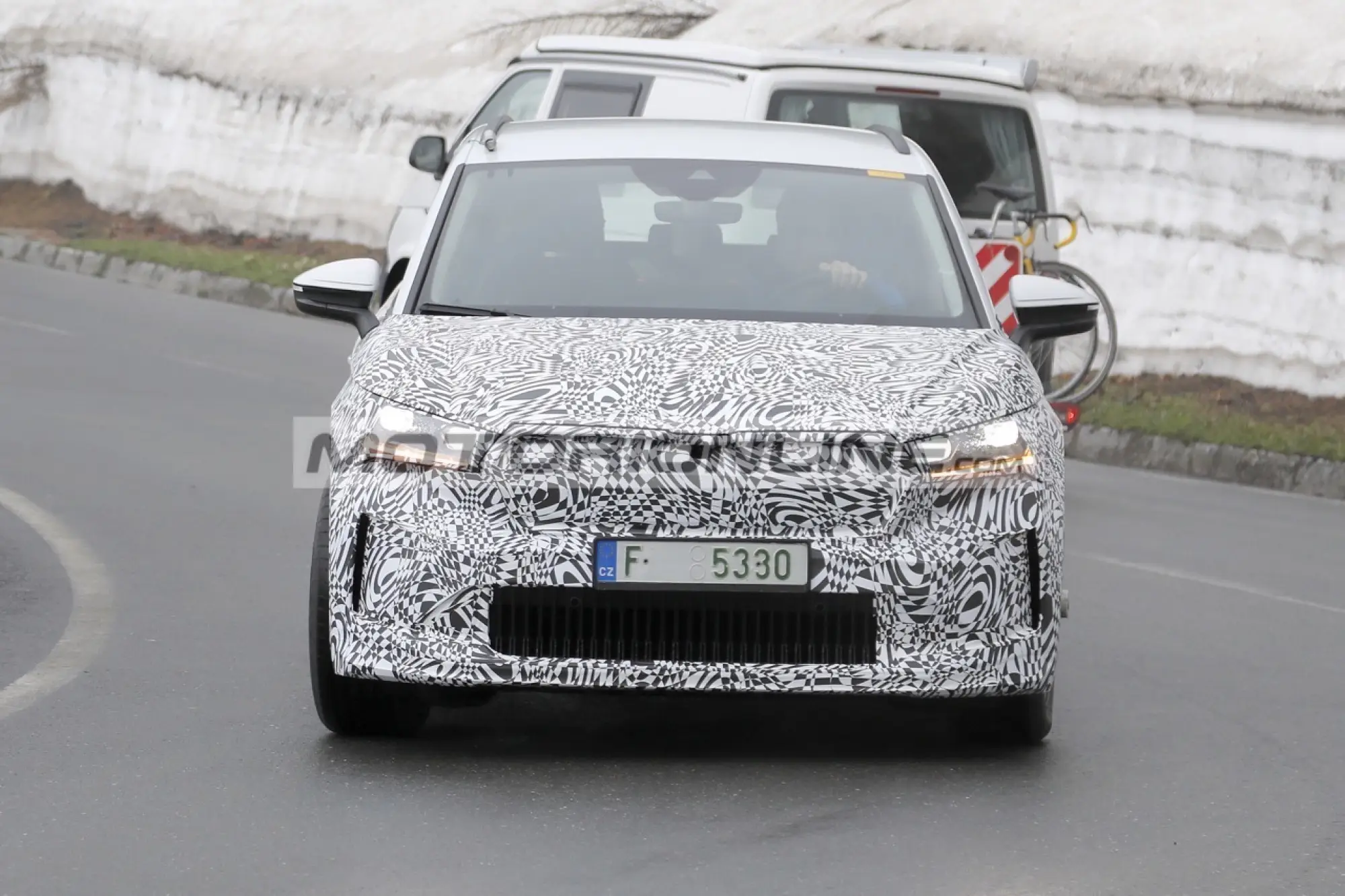 Skoda Enyaq facelift - Foto spia 27-5-2024 - 7