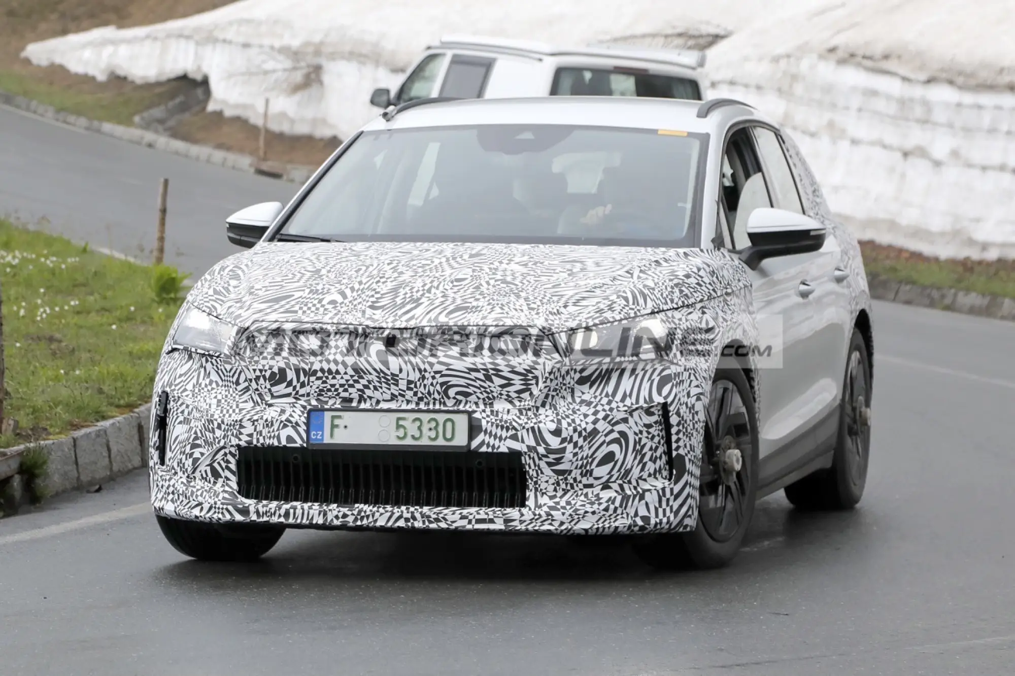 Skoda Enyaq facelift - Foto spia 27-5-2024 - 1