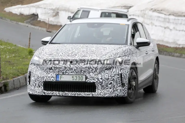 Skoda Enyaq facelift - Foto spia 27-5-2024 - 1